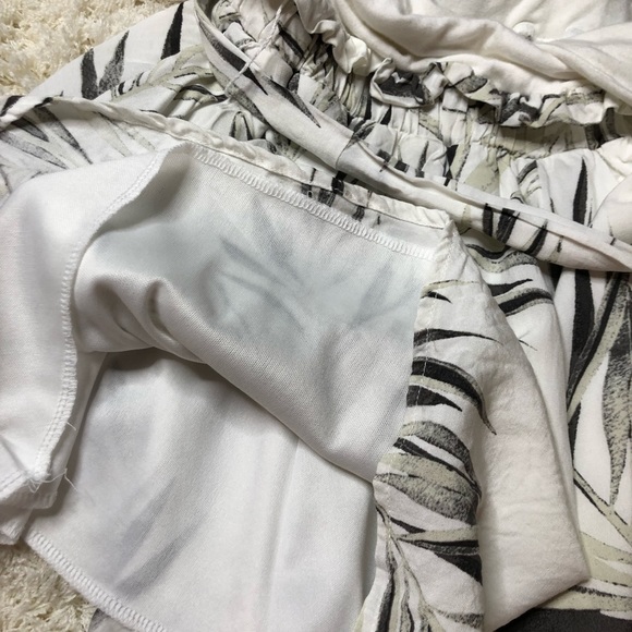 Sage leaf pattern romper - Picture 12 of 16